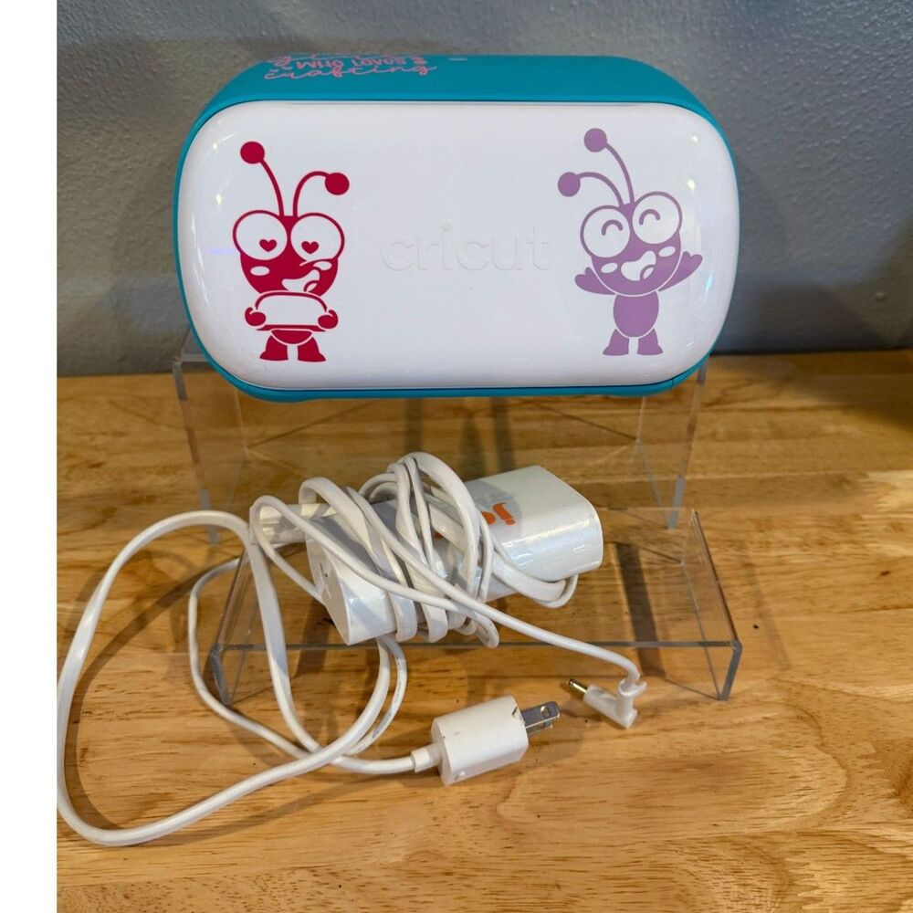 CRICUT JOY FIRST EDITION RARLEY USED CORD AND BLADE INCLUDED LIKE NEW